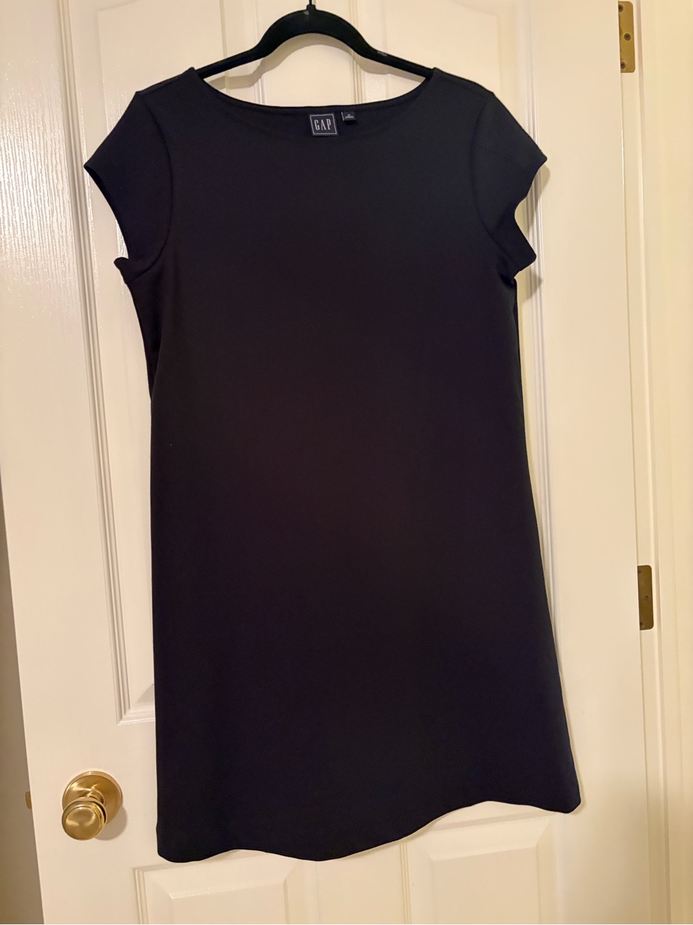 GAP Black Short-Sleeve Shift Dress - Women